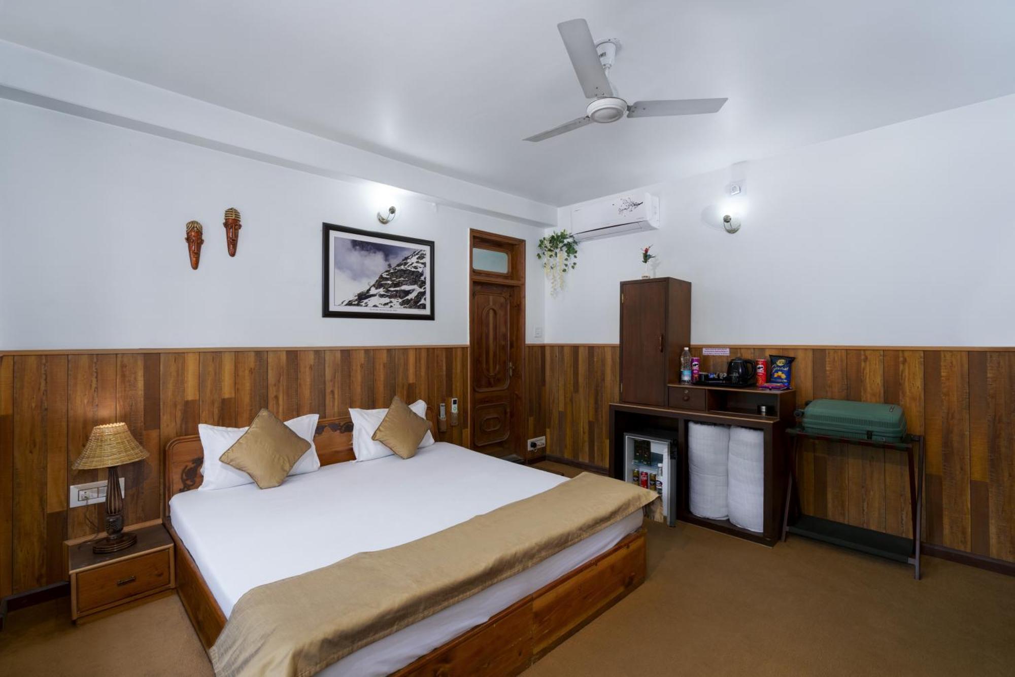 Hotel Kullu Valley Eksteriør billede